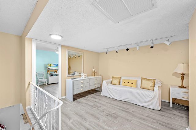 2212 NE 7th St, Hallandale Beach, FL 33009