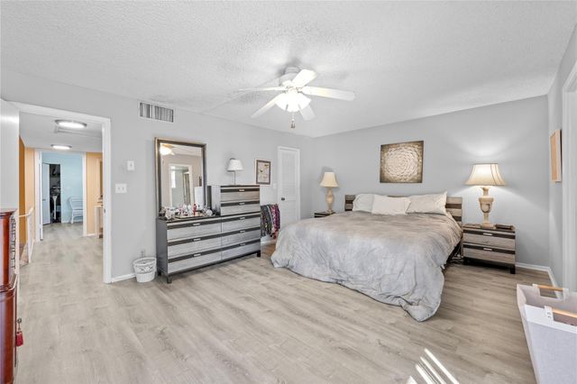 2212 NE 7th St, Hallandale Beach, FL 33009