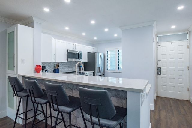 2500 PRESIDENTIAL Way 304, West Palm Beach, FL 33401