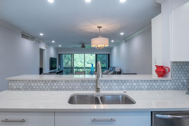 2500 PRESIDENTIAL Way 304, West Palm Beach, FL 33401