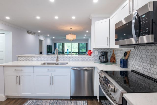 2500 PRESIDENTIAL Way 304, West Palm Beach, FL 33401