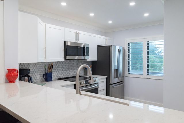 2500 PRESIDENTIAL Way 304, West Palm Beach, FL 33401