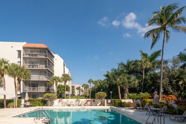 2500 PRESIDENTIAL Way 304, West Palm Beach, FL 33401