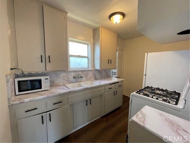 9623 Bandera, Los Angeles, CA 90002