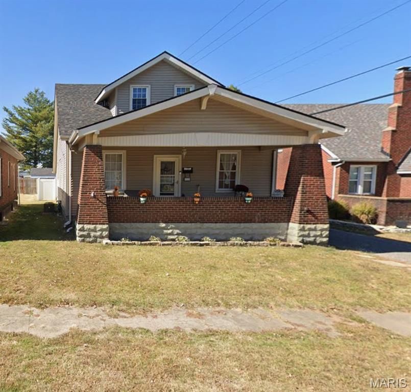 312 Whitelaw Avenue, Wood River, IL 62095