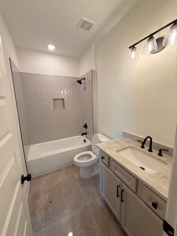 530 VALLEY FORGE LN, Rossville, TN 38066