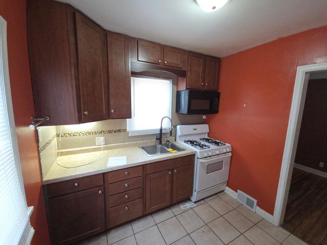 1041 6th Street E, Saint Paul, MN 55106