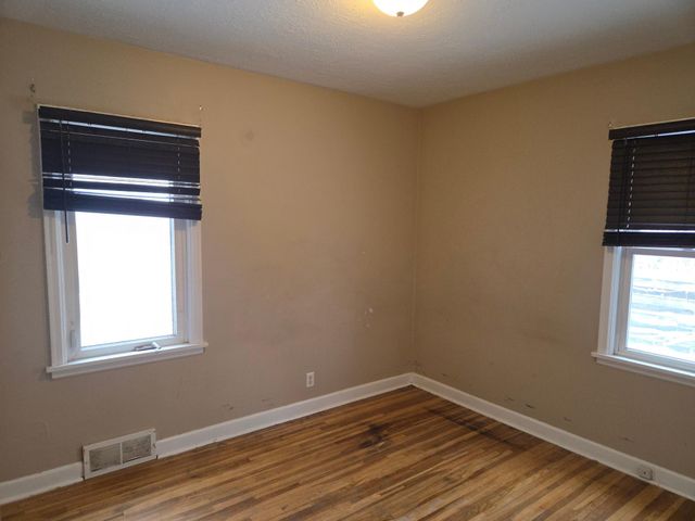 1041 6th Street E, Saint Paul, MN 55106