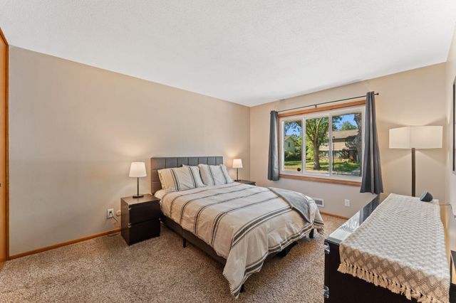 8203 Henslowe Avenue S, Cottage Grove, MN 55016