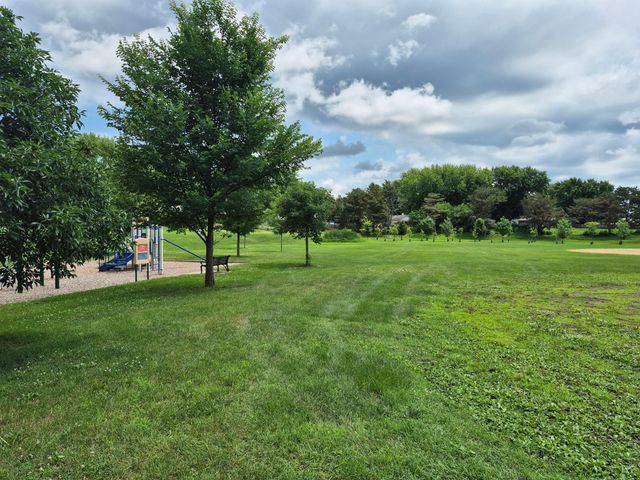 8203 Henslowe Avenue S, Cottage Grove, MN 55016