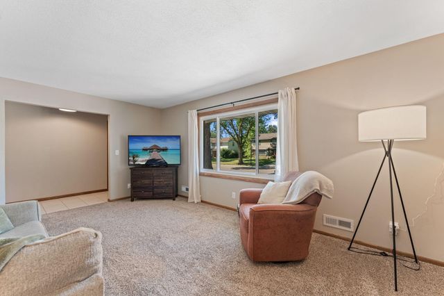 8203 Henslowe Avenue S, Cottage Grove, MN 55016