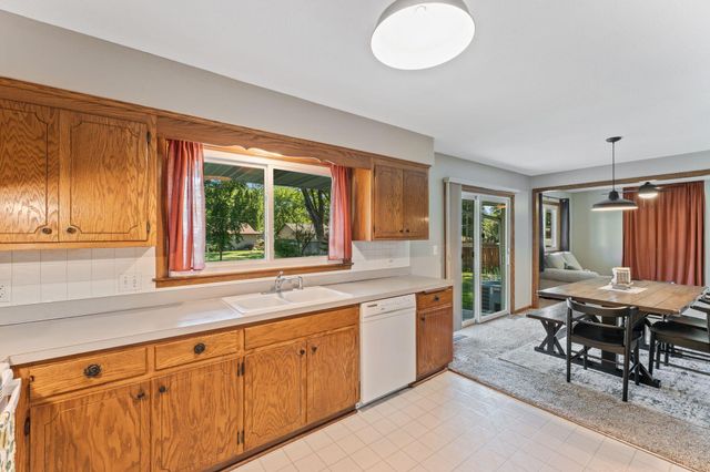 8203 Henslowe Avenue S, Cottage Grove, MN 55016