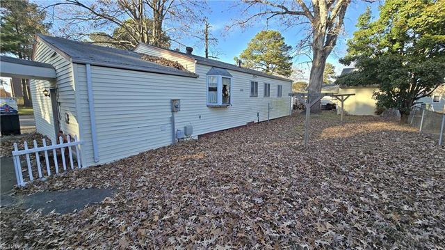 1203 Baskerville LN, Portsmouth, VA 23701