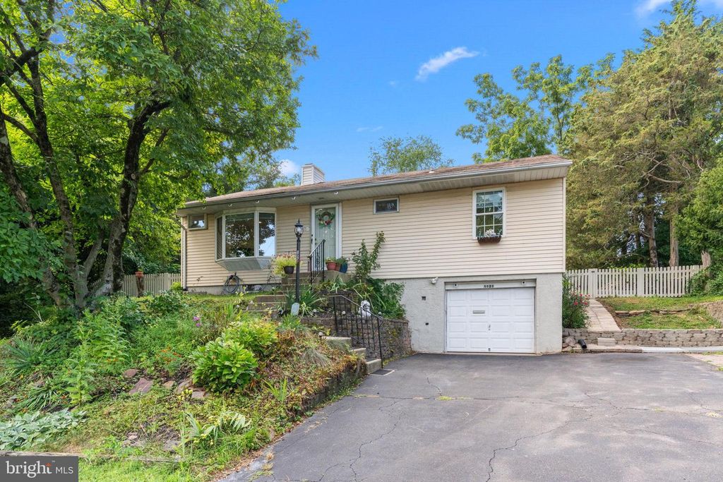 1020 PENNSYLVANIA AVE, Southampton, PA 18966