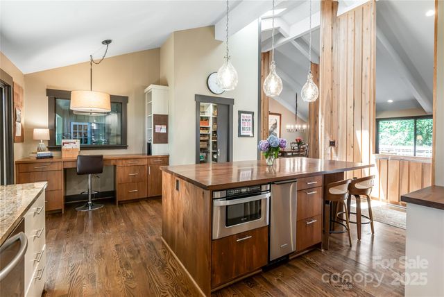 33 Deerhaven Lane, Asheville, NC 28803