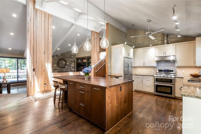 33 Deerhaven Lane, Asheville, NC 28803