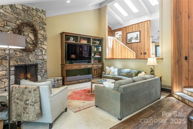 33 Deerhaven Lane, Asheville, NC 28803