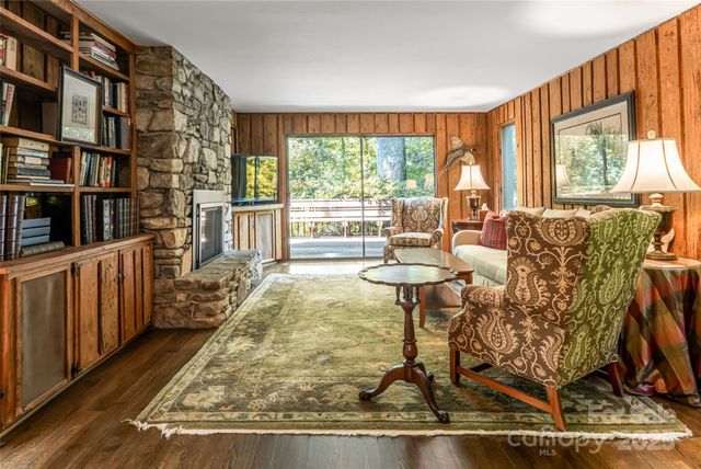 33 Deerhaven Lane, Asheville, NC 28803