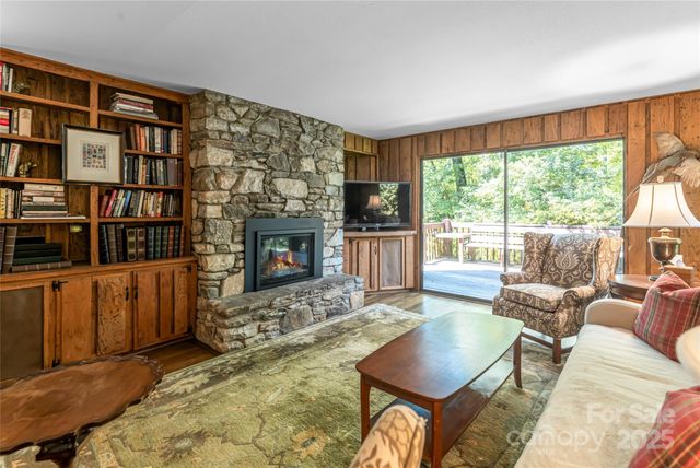 33 Deerhaven Lane, Asheville, NC 28803