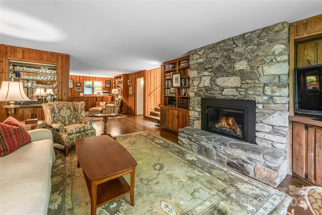 33 Deerhaven Lane, Asheville, NC 28803
