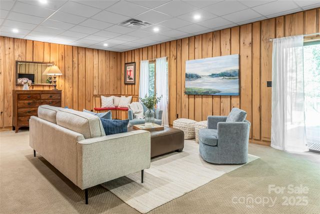 33 Deerhaven Lane, Asheville, NC 28803