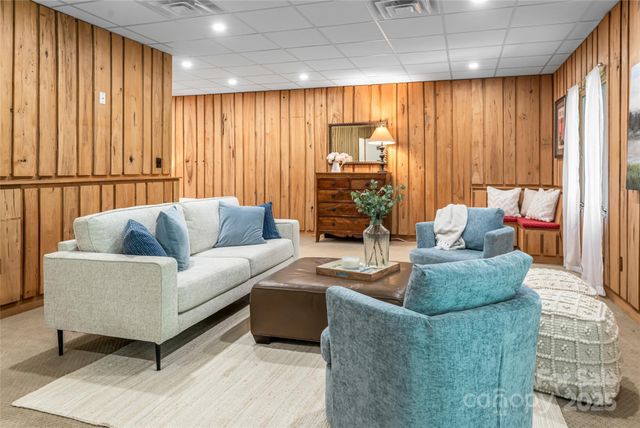 33 Deerhaven Lane, Asheville, NC 28803