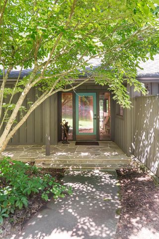 33 Deerhaven Lane, Asheville, NC 28803