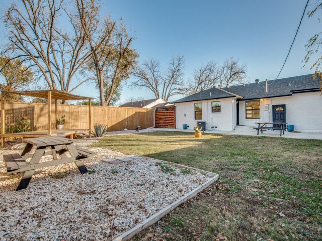 3739 Almazan Drive, Dallas, TX 75220