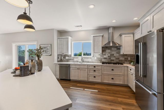 13042 Sweetbriar Ct, Auburn, CA 95603