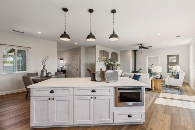 13042 Sweetbriar Ct, Auburn, CA 95603