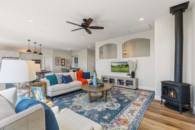 13042 Sweetbriar Ct, Auburn, CA 95603