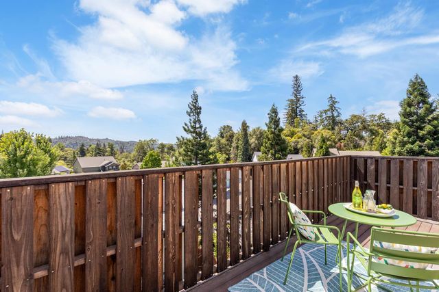 13042 Sweetbriar Ct, Auburn, CA 95603