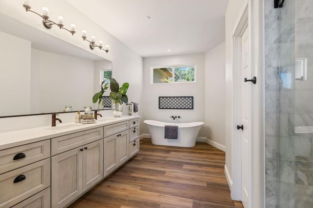13042 Sweetbriar Ct, Auburn, CA 95603