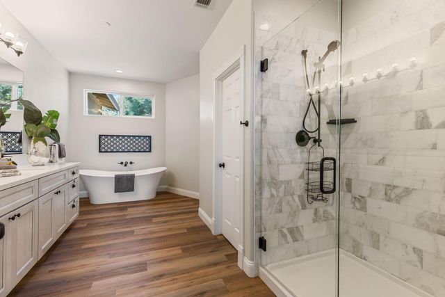 13042 Sweetbriar Ct, Auburn, CA 95603