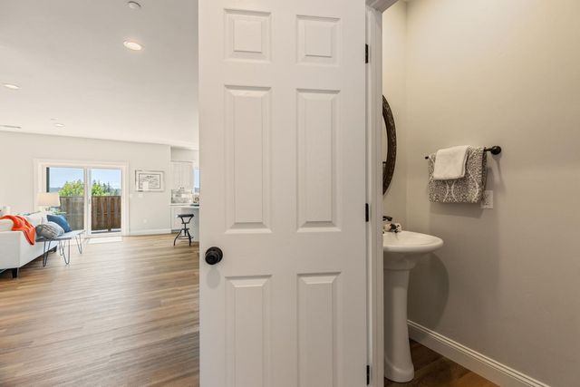 13042 Sweetbriar Ct, Auburn, CA 95603