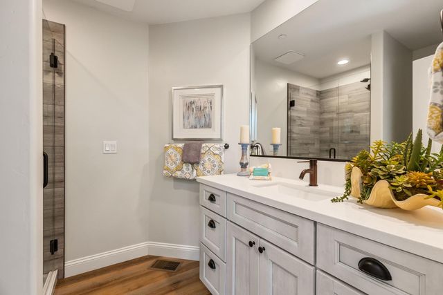 13042 Sweetbriar Ct, Auburn, CA 95603