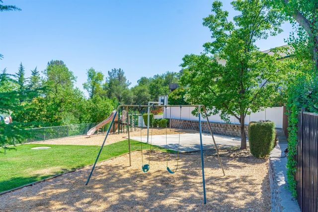 13042 Sweetbriar Ct, Auburn, CA 95603