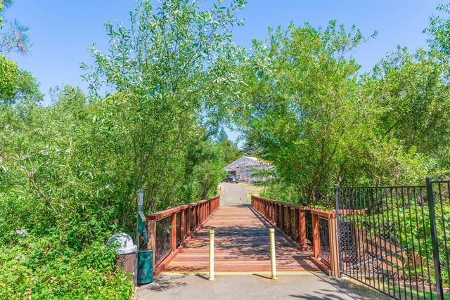 13042 Sweetbriar Ct, Auburn, CA 95603