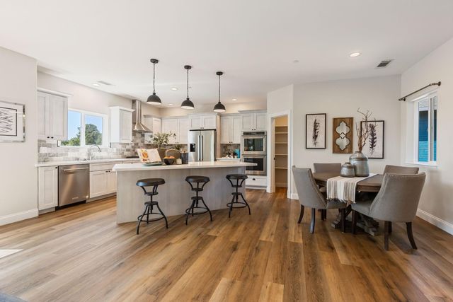 13042 Sweetbriar Ct, Auburn, CA 95603