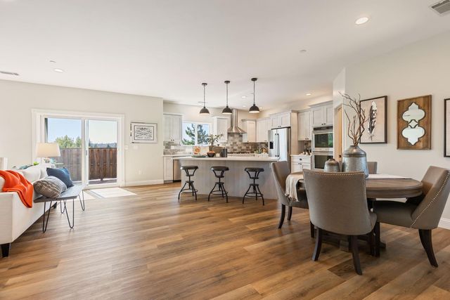 13042 Sweetbriar Ct, Auburn, CA 95603