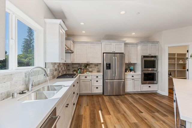 13042 Sweetbriar Ct, Auburn, CA 95603