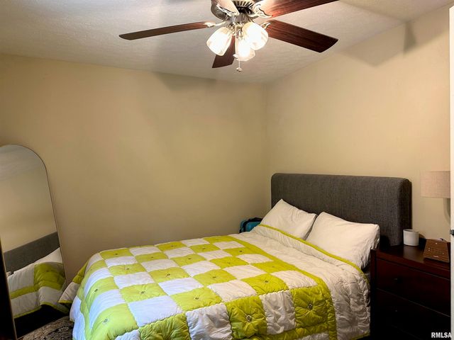 501 CEDAR CREEK Road, Makanda, IL 62958