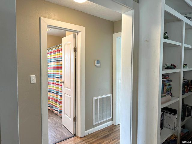 501 CEDAR CREEK Road, Makanda, IL 62958