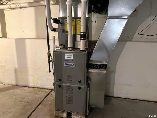 501 CEDAR CREEK Road, Makanda, IL 62958