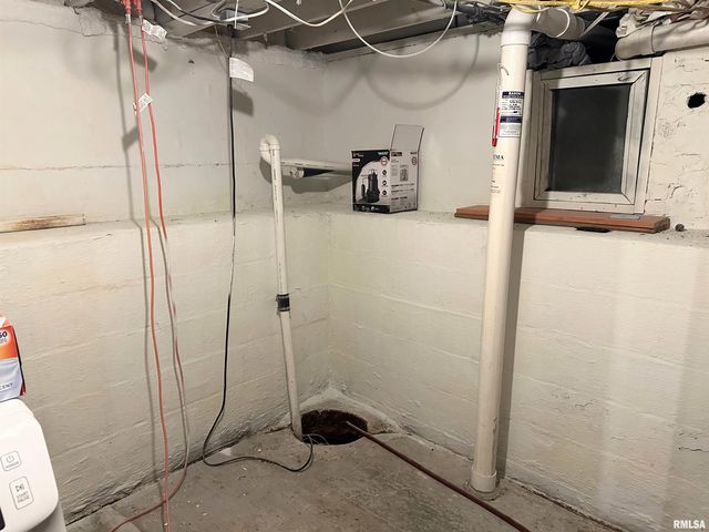 501 CEDAR CREEK Road, Makanda, IL 62958