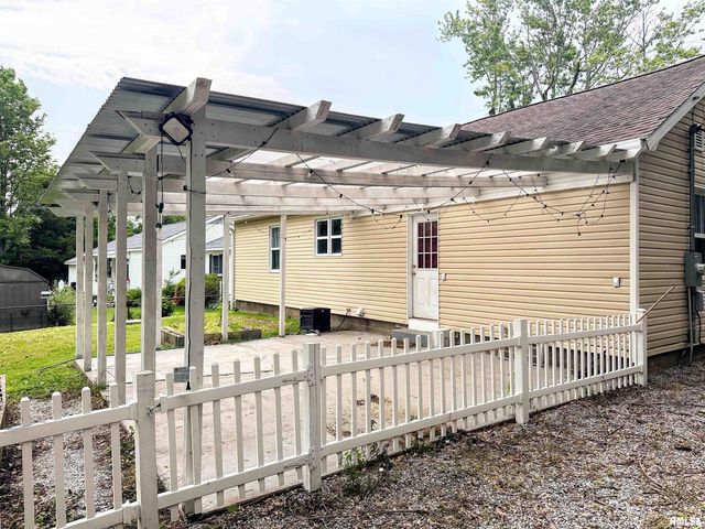 501 CEDAR CREEK Road, Makanda, IL 62958