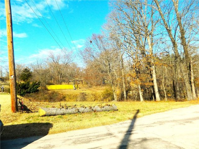 N Hilltop Circle, Rogers, AR 72756