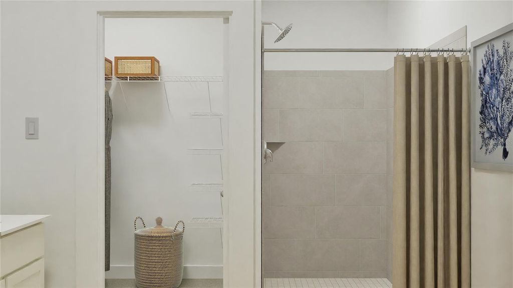 Image 19 of property listing at 873 TUNDRA LOOP, Groveland, FL 34736