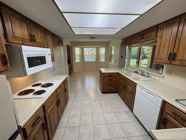 409 FENWICK DR, Windcrest, TX 78239