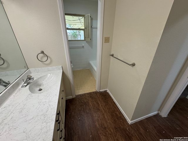 409 FENWICK DR, Windcrest, TX 78239